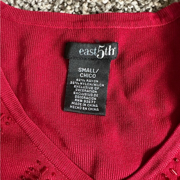 Red Ribbed V-Neck Top - Picture 4 of 4